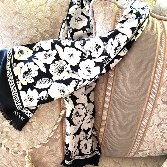 BILL BLASS Scarf 57” Black White Silk Classic Beauty, Gorgeous Detail Like New! - Picture 5 of 6
